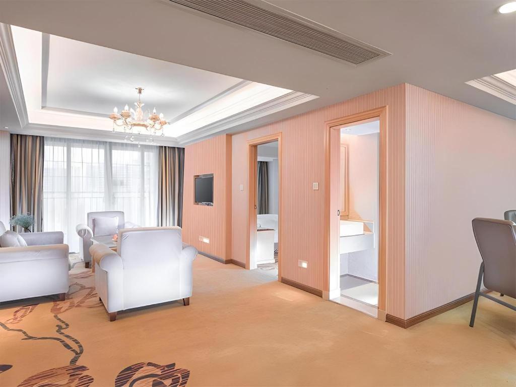 Vienna Classic Hotel Qingyuan Taihe Ancient Cave Scenic Area Экстерьер фото