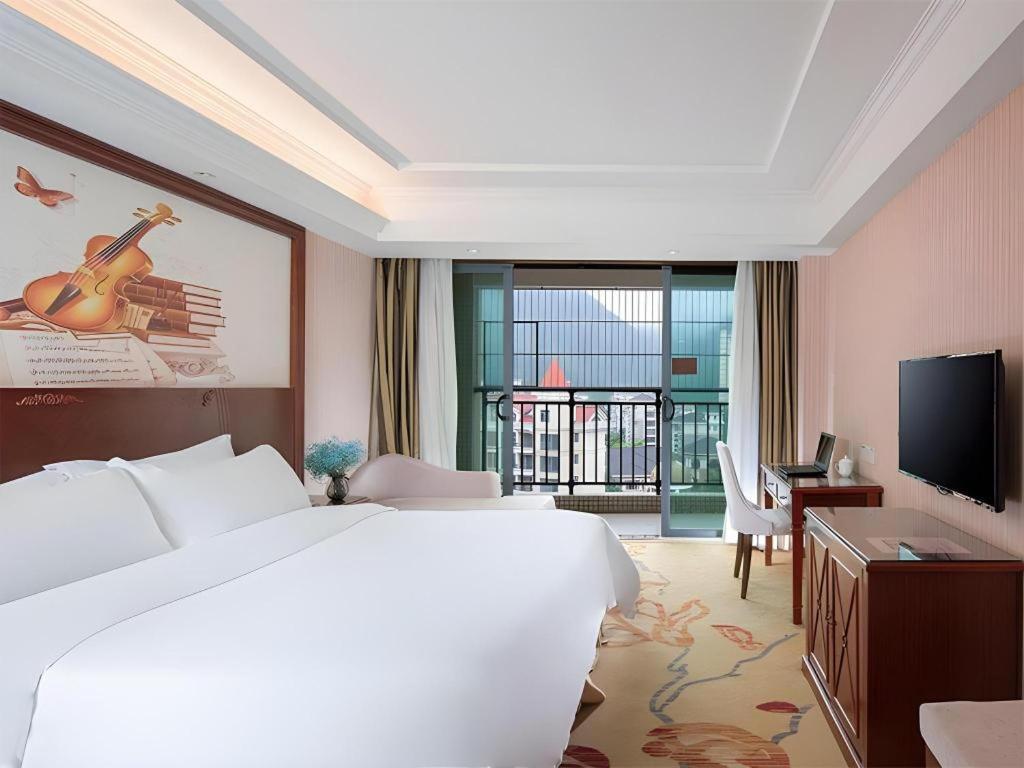 Vienna Classic Hotel Qingyuan Taihe Ancient Cave Scenic Area Экстерьер фото